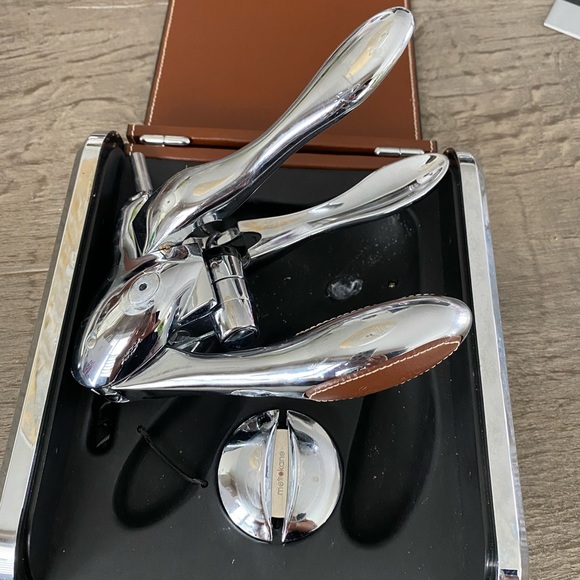 Rabbit Corkscrew VIP Edition Leather-Bound, Saddle Brown - Picture 5 of 6